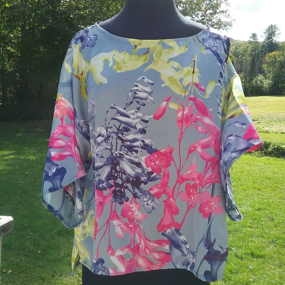 Oversize Garden Floral Top